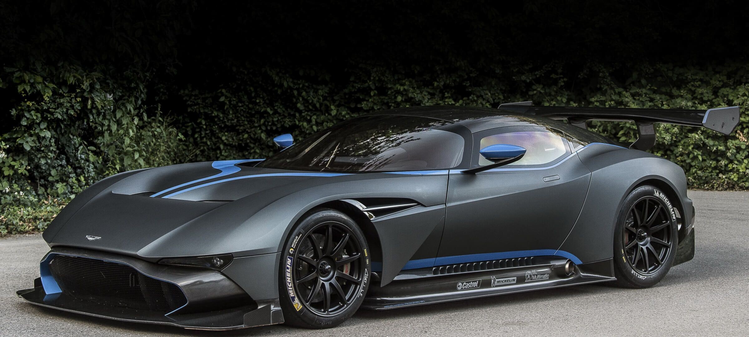 Financiar Aston Martin