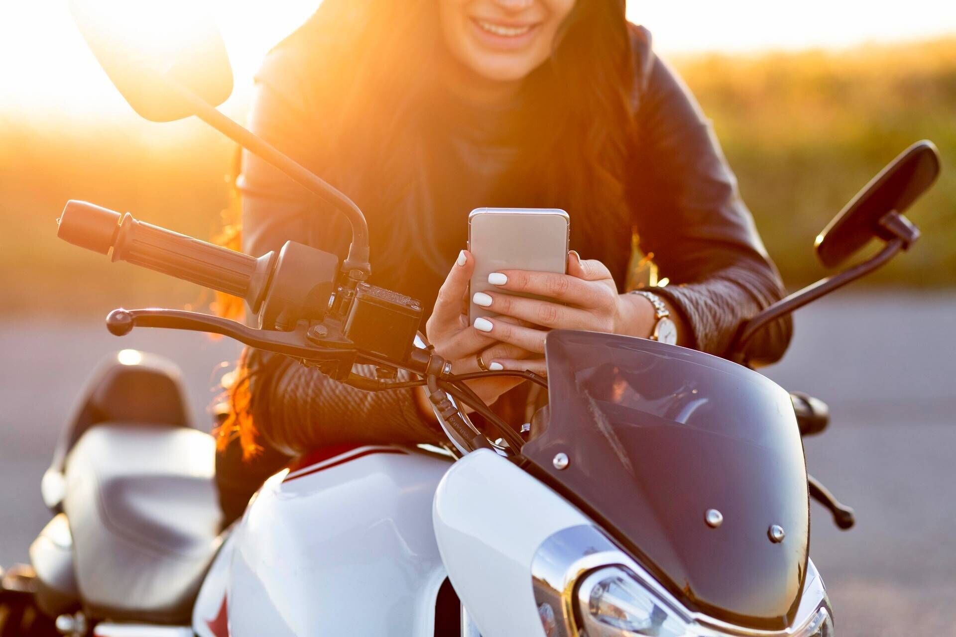 BMW S 1000 XR vs Tracer 900: Te ayudamos a elegir