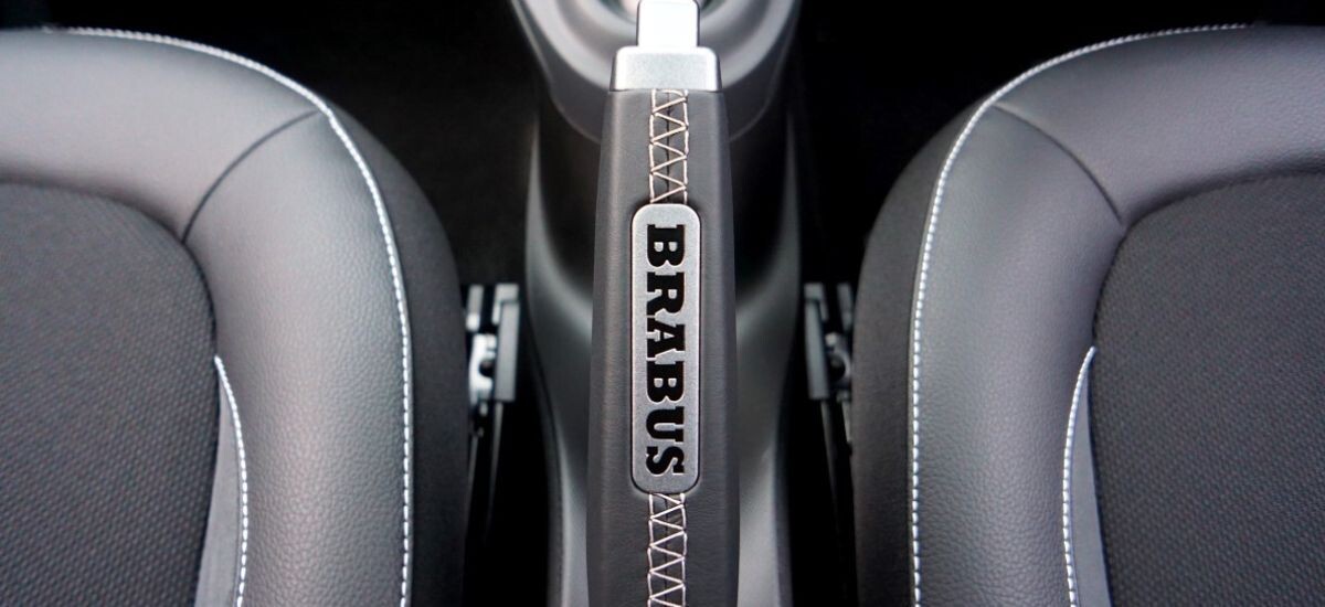 Olvidarse de no poner el freno de mano tiene consecuencias