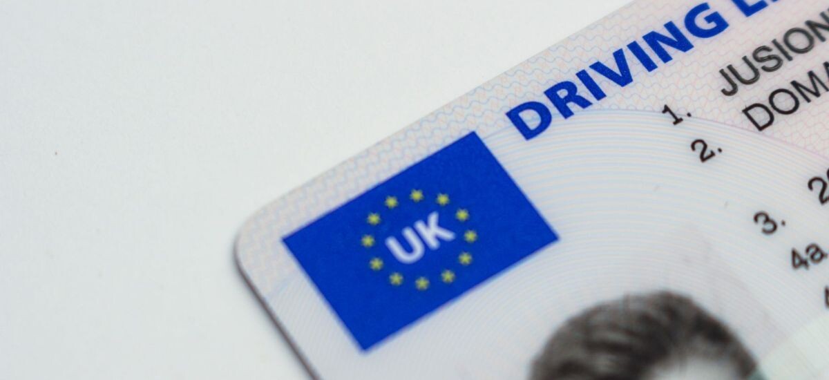 Esto es lo que ocurre si conduces con el carnet de conducir caducado