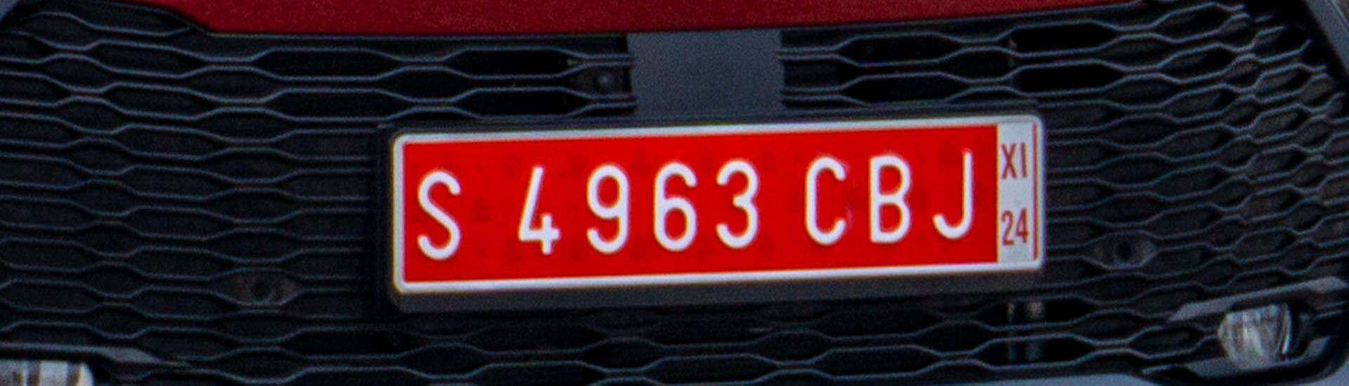 Matriculas rojas del coche: ¿Qué son y qué significan?