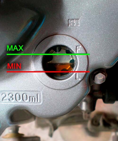 <h3>Comprobar el nivel del líquido de frenos</h3>