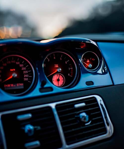 <h3>¿Es peligroso conducir con un velocímetro averiado? Descubre las consecuencias</h3>